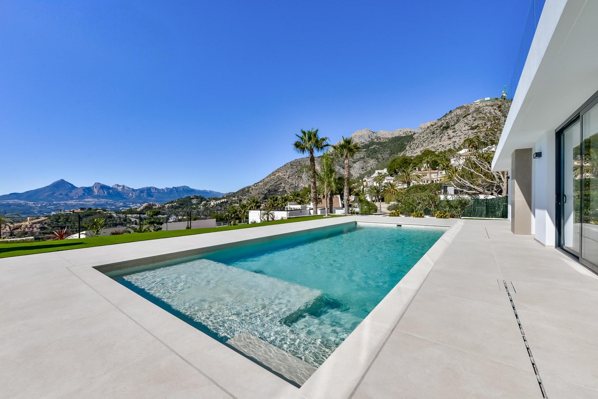 Altea III — bg-C4XY8342ALT-04.jpg